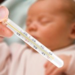 Trẻ sơ sinh bị sốt mẹ nên làm gì?